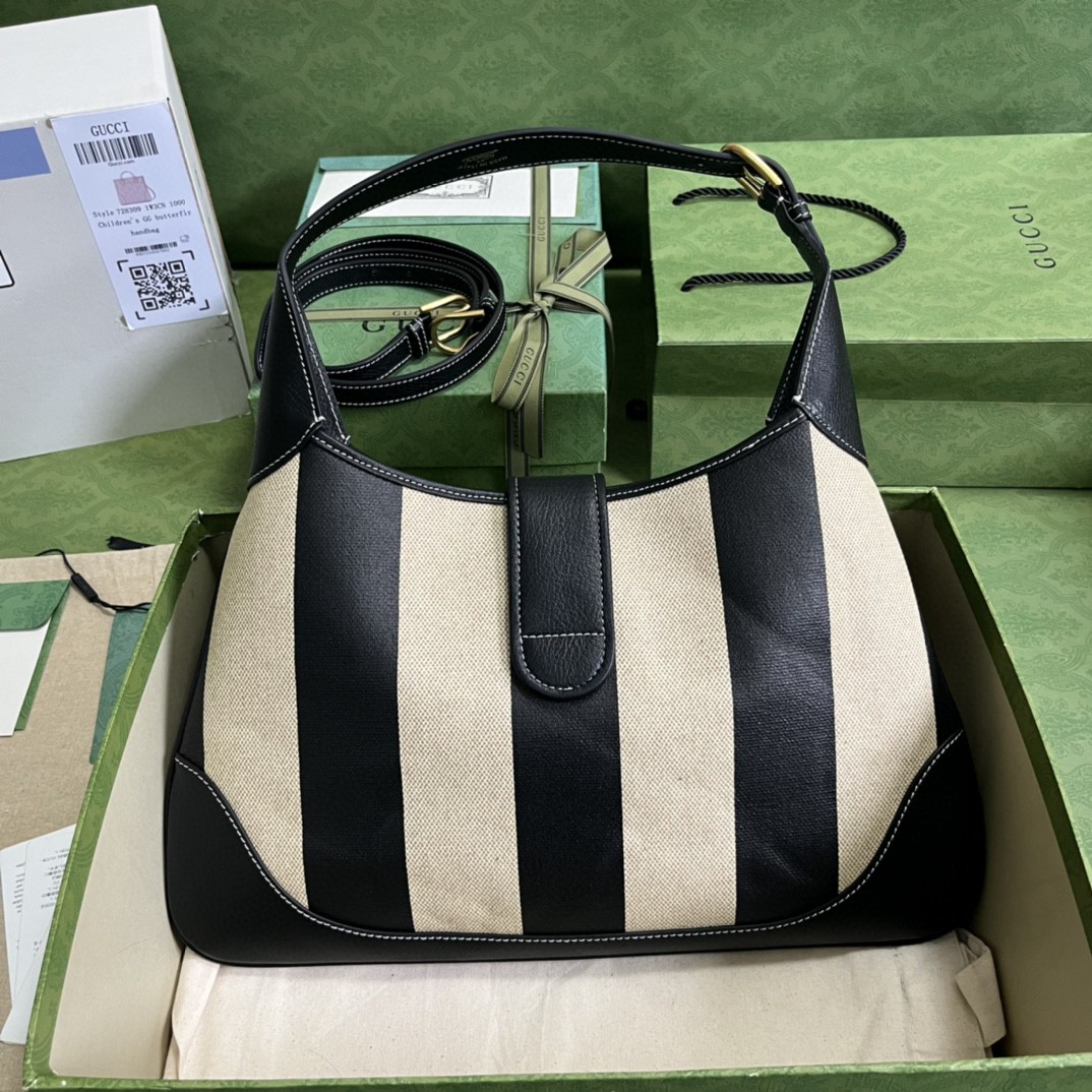 G*u*i aphrodite medium shoulder bag