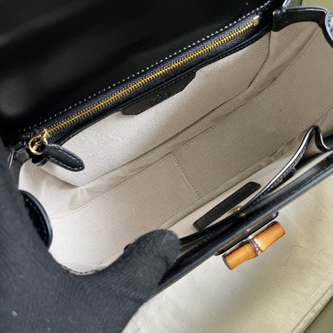 G*u*i bamboo medium bag