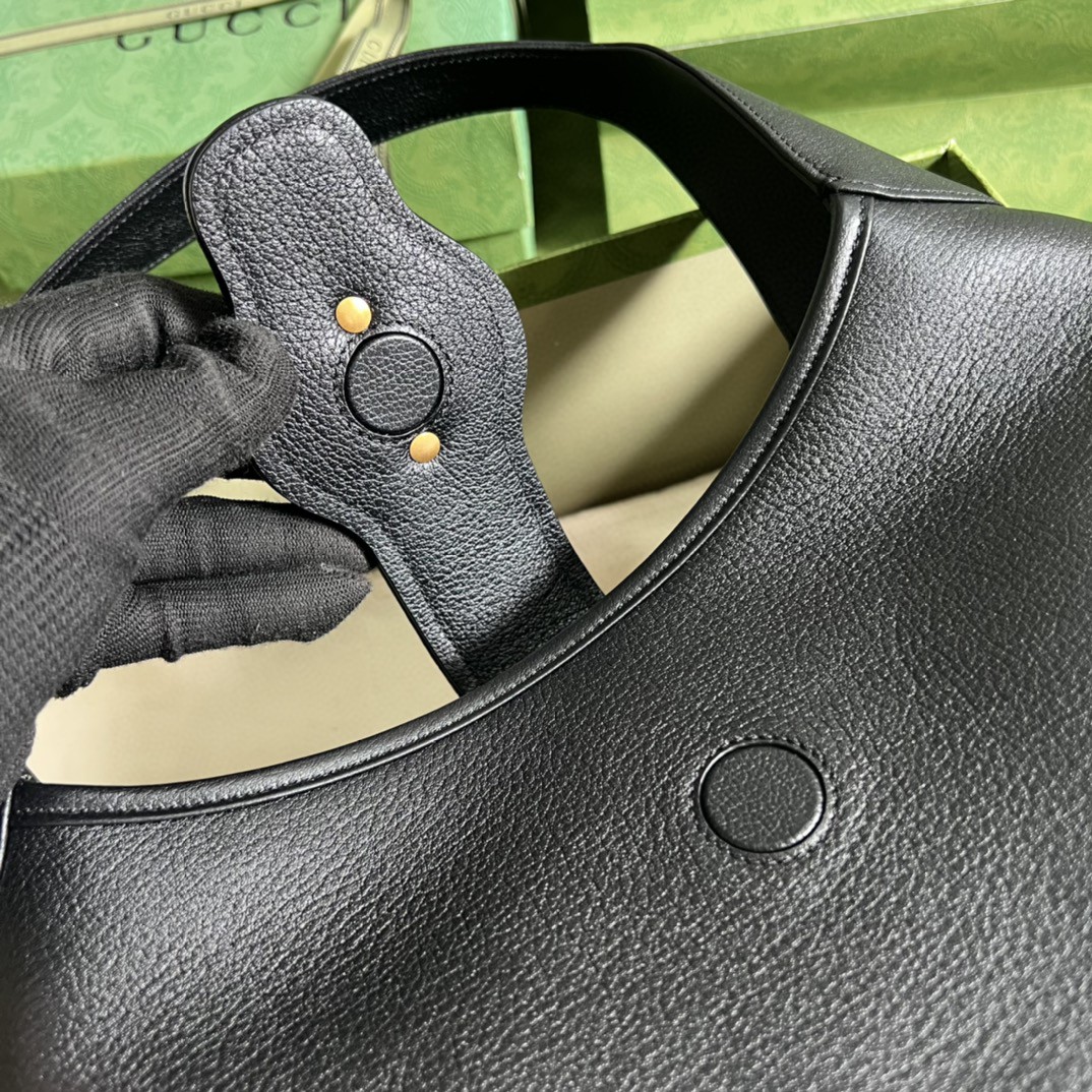 G*u*i aphrodite medium shoulder bag