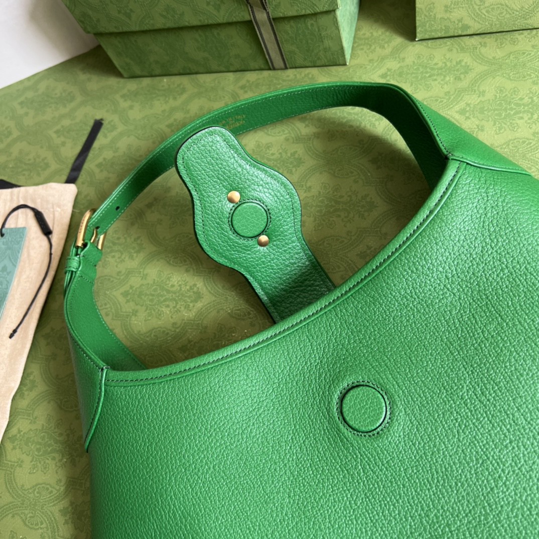 G*u*i aphrodite medium shoulder bag