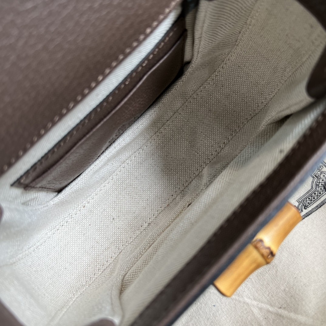 G*u*i bamboo handle bag