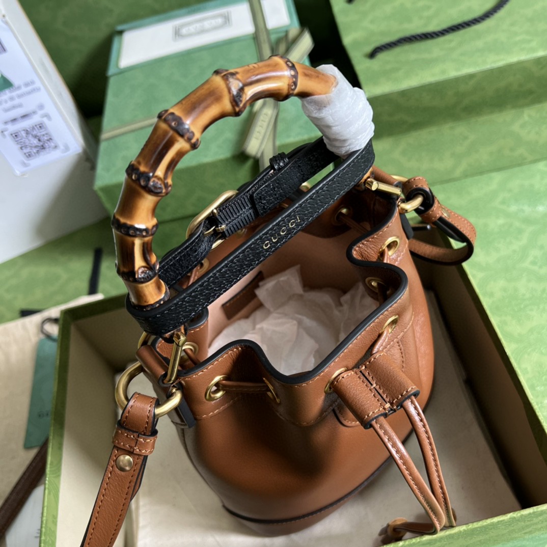G*u*i diana mini bucket bag