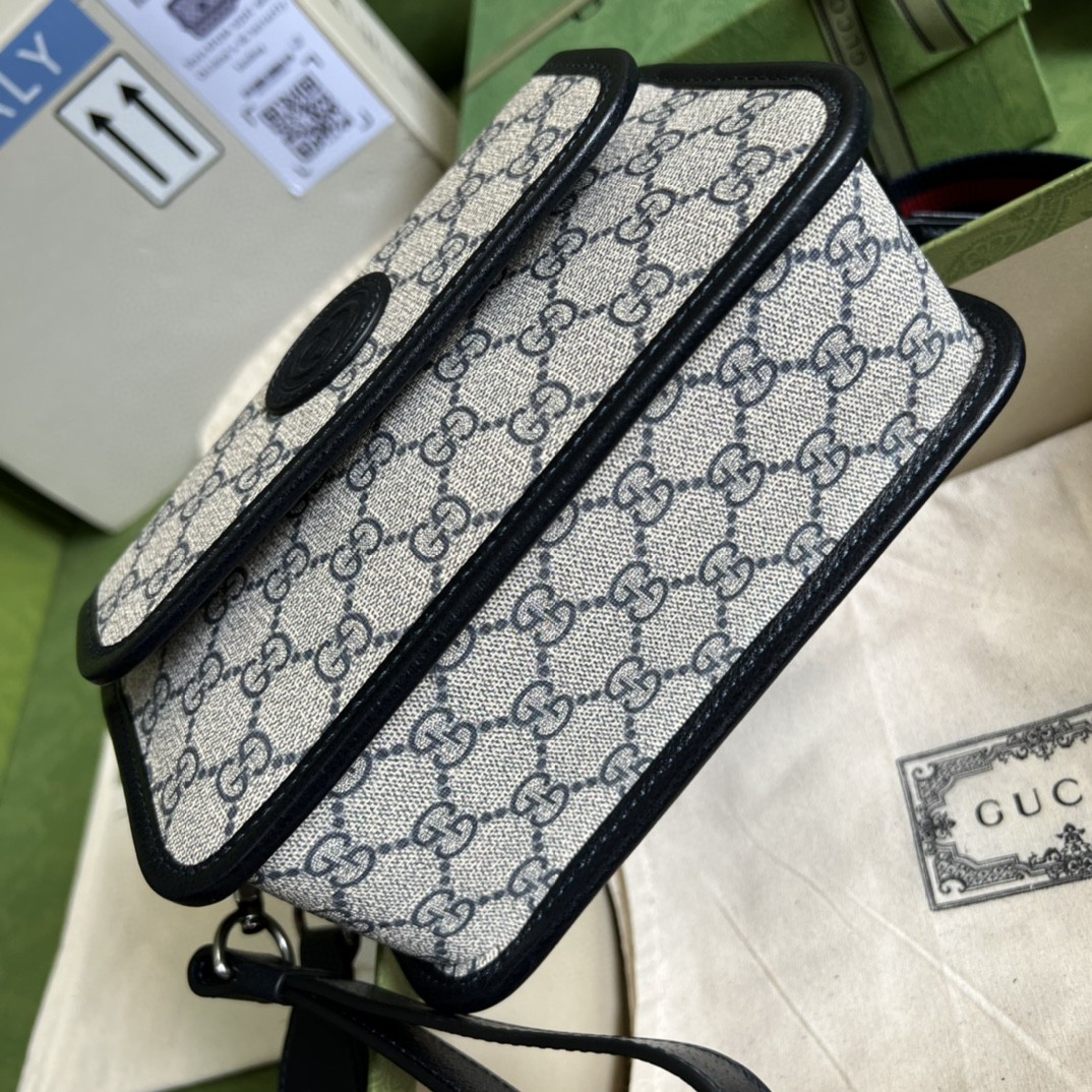 G*u*i messenger bag with interlocking g