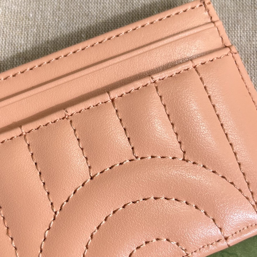 G*u*i card holder