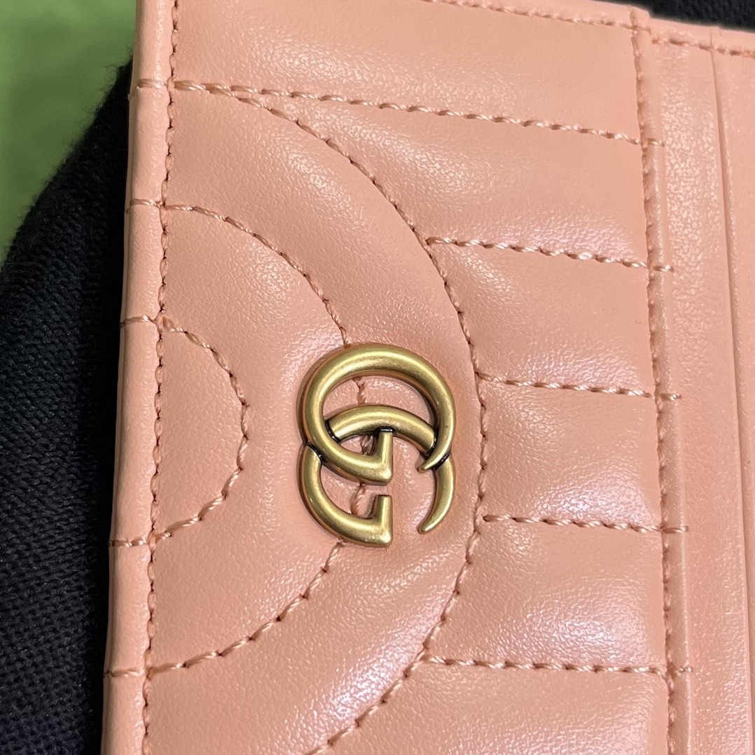 G*u*i card holder