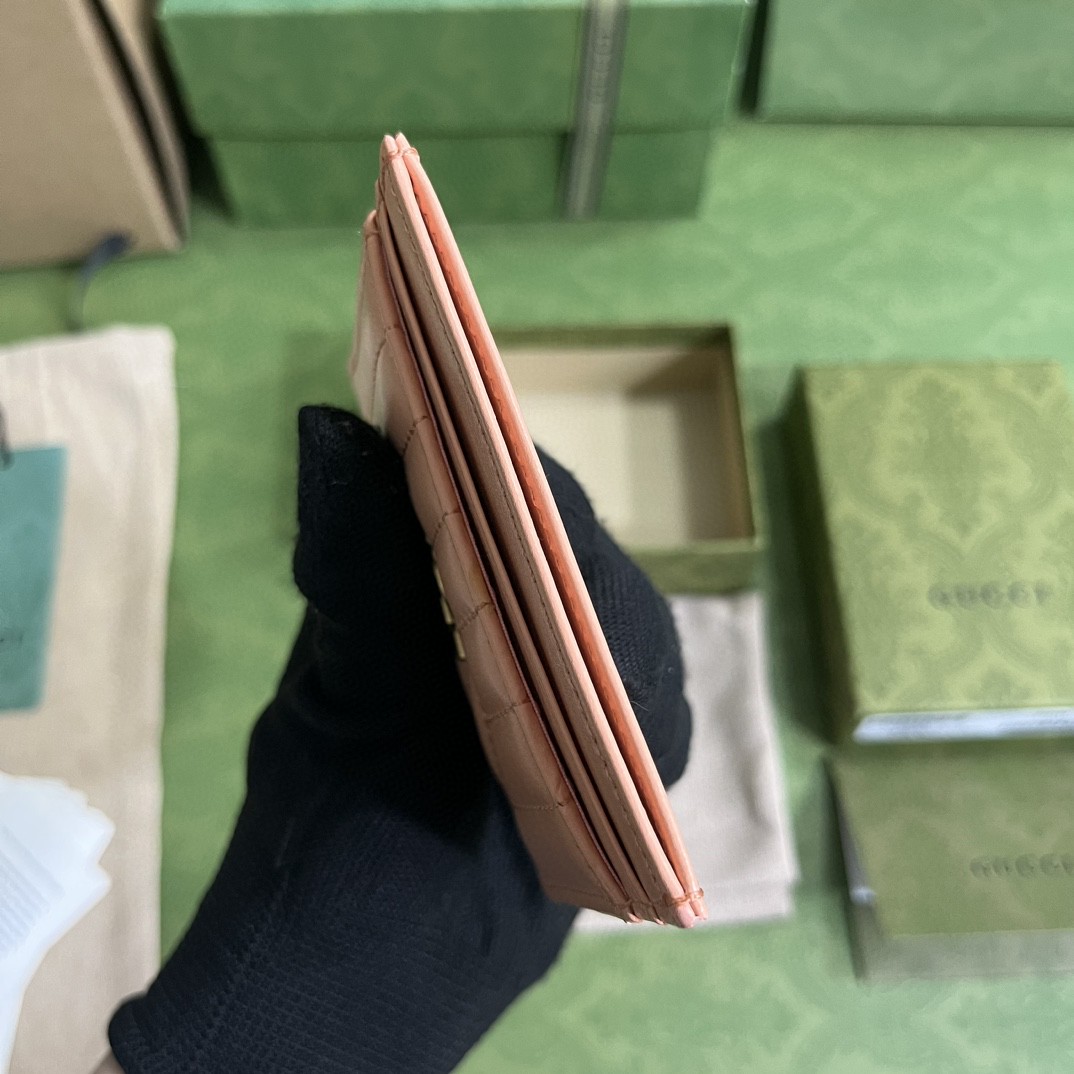 G*u*i card holder