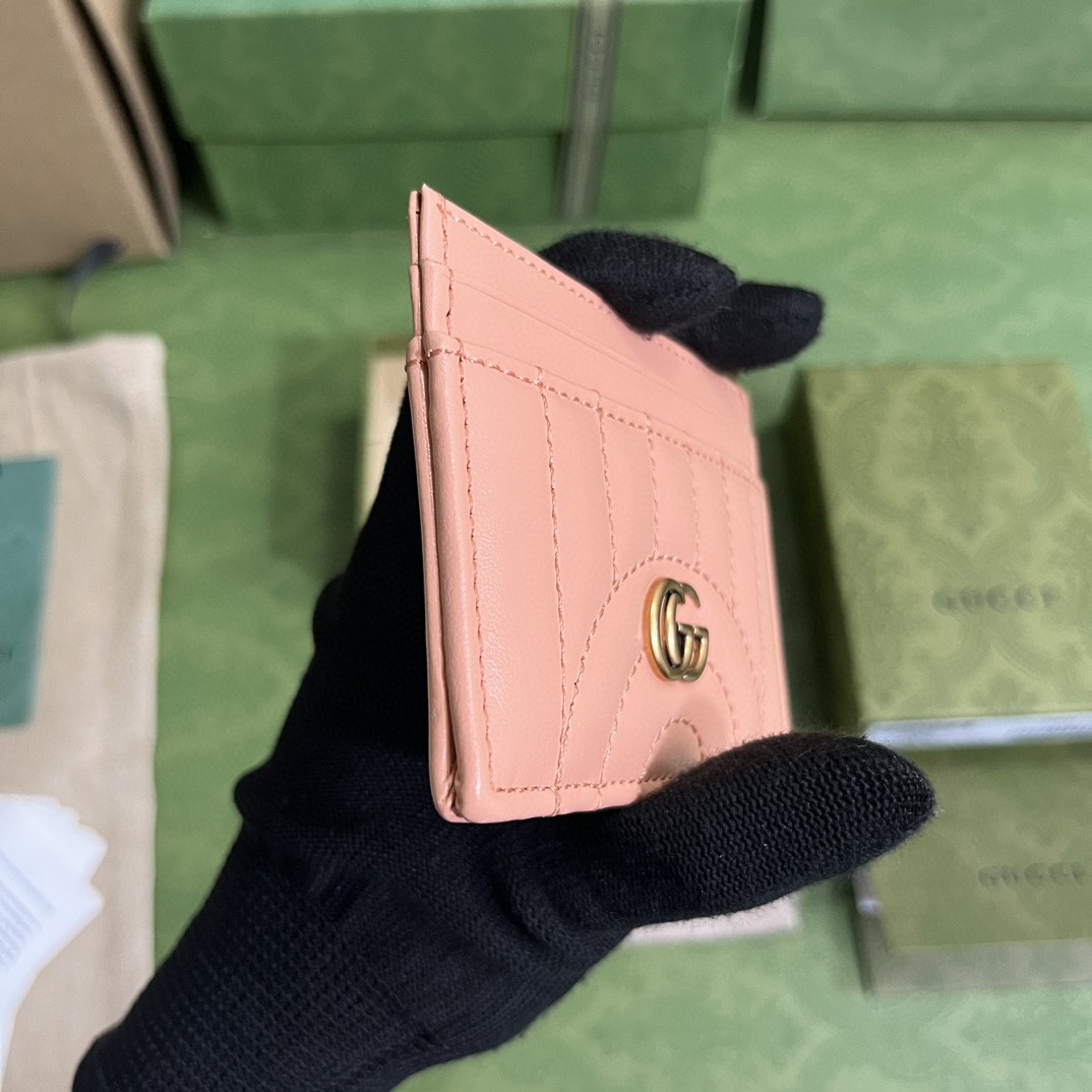 G*u*i card holder