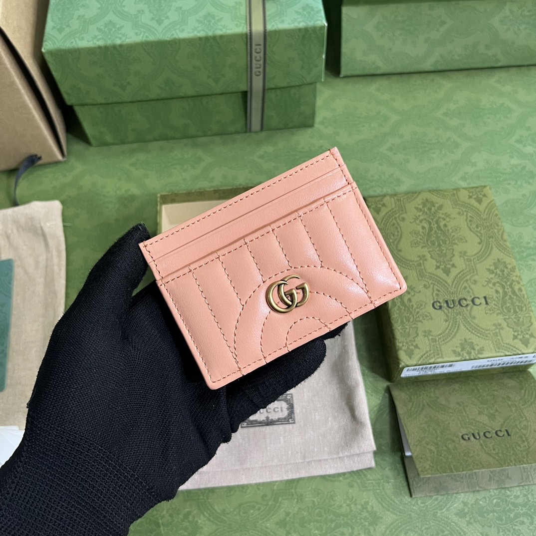 G*u*i card holder