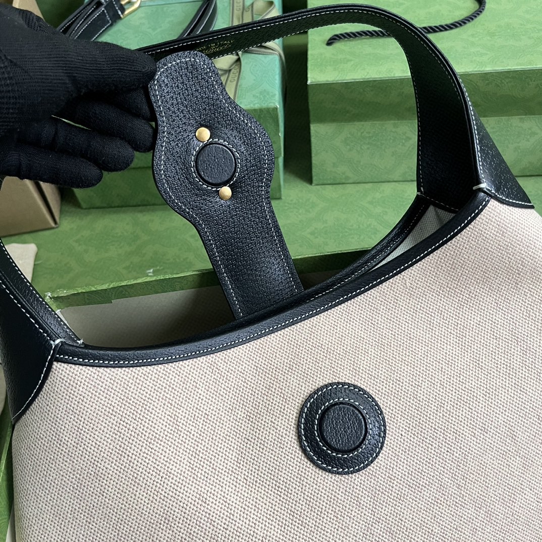 G*u*i aphrodite medium shoulder bag