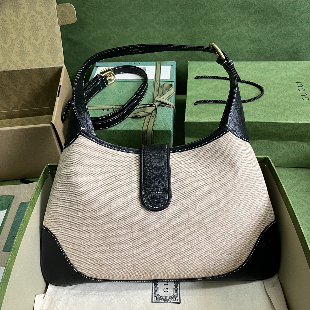 G*u*i aphrodite medium shoulder bag