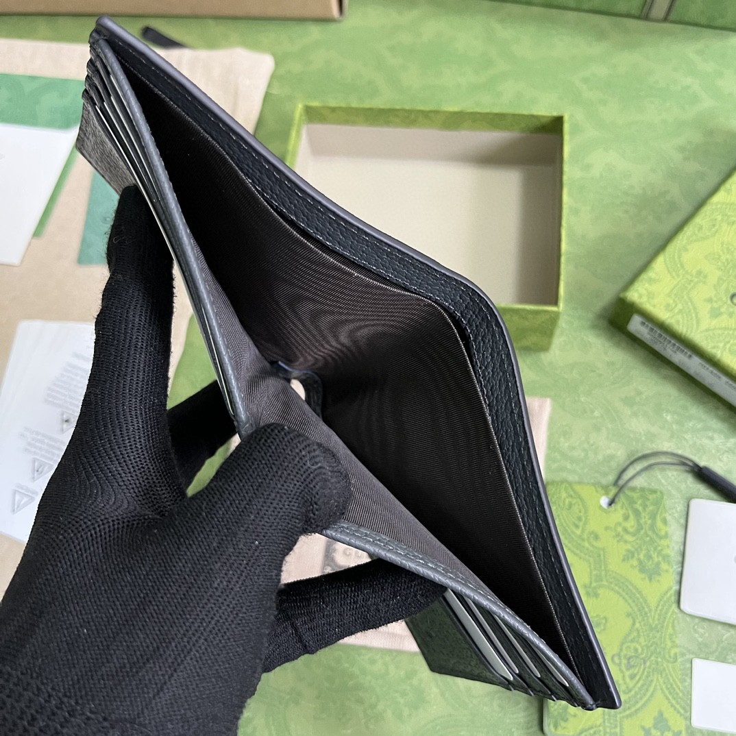 WALLET WITH CUT-OUT INTERLOCKING G