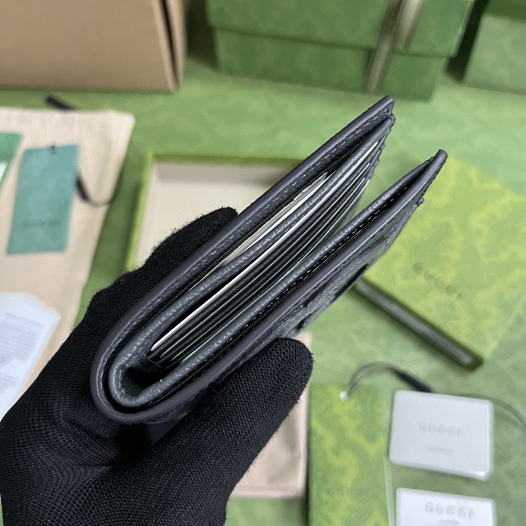 WALLET WITH CUT-OUT INTERLOCKING G