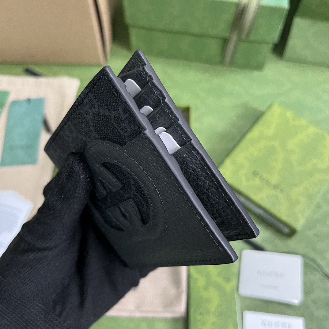 WALLET WITH CUT-OUT INTERLOCKING G