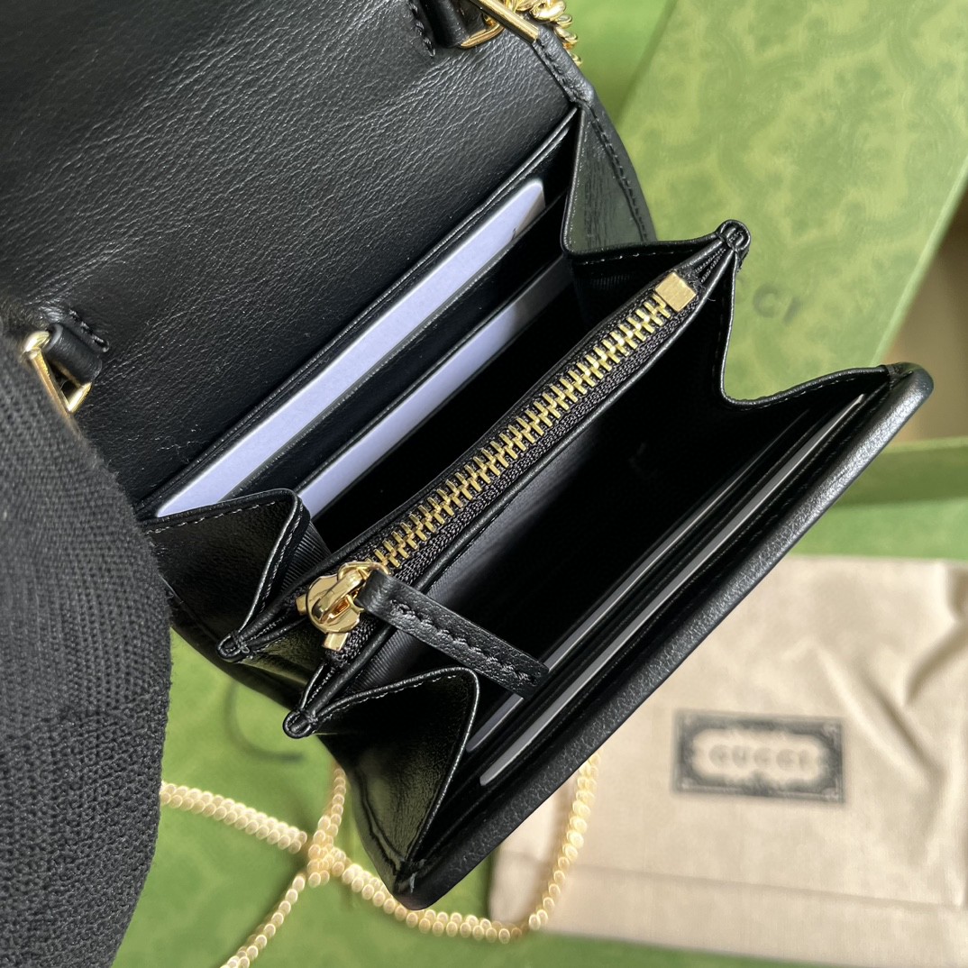 G*u*i blondie medium chain wallet
