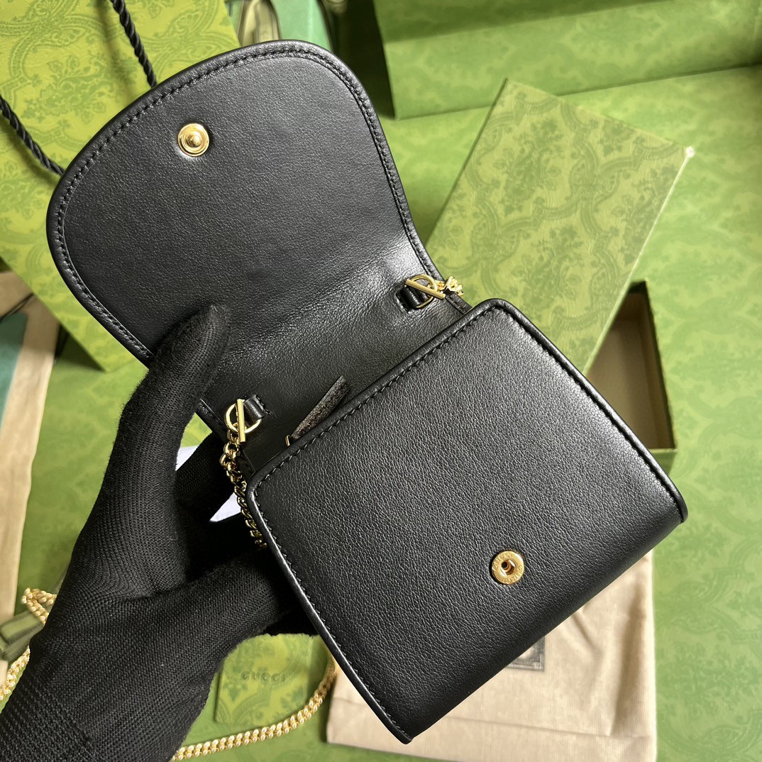 G*u*i blondie medium chain wallet