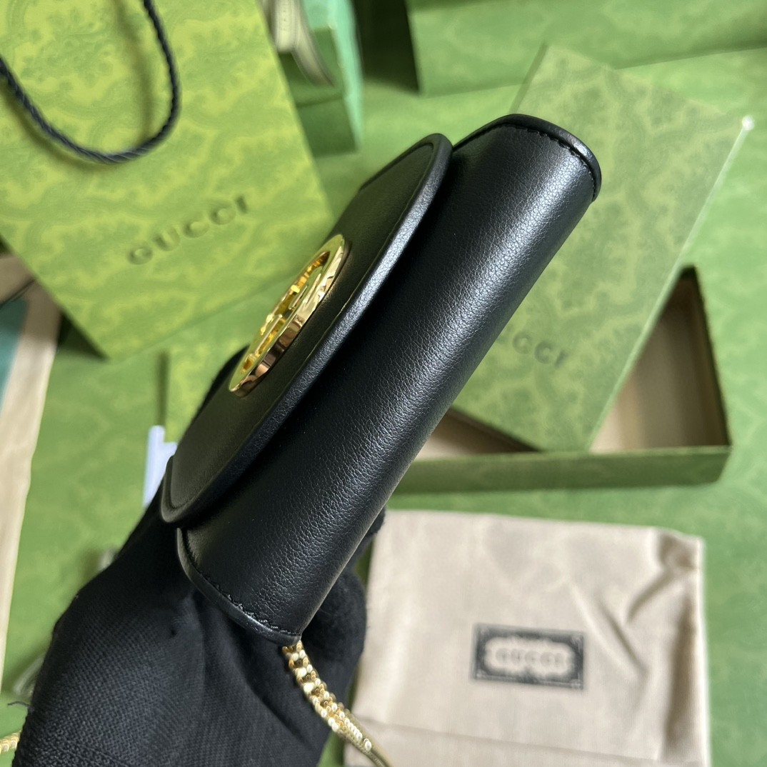 G*u*i blondie medium chain wallet