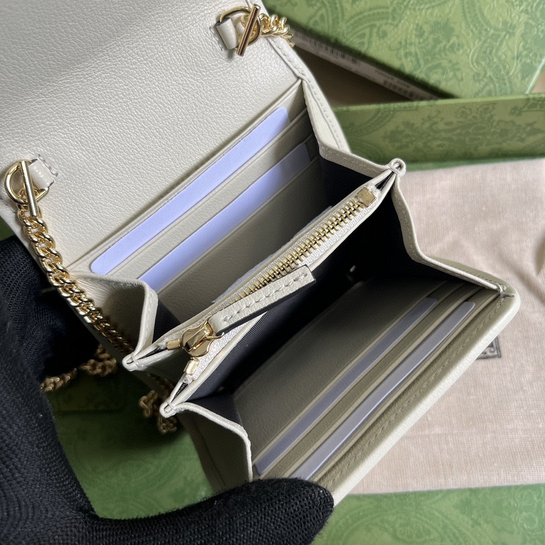 G*u*i blondie medium chain wallet