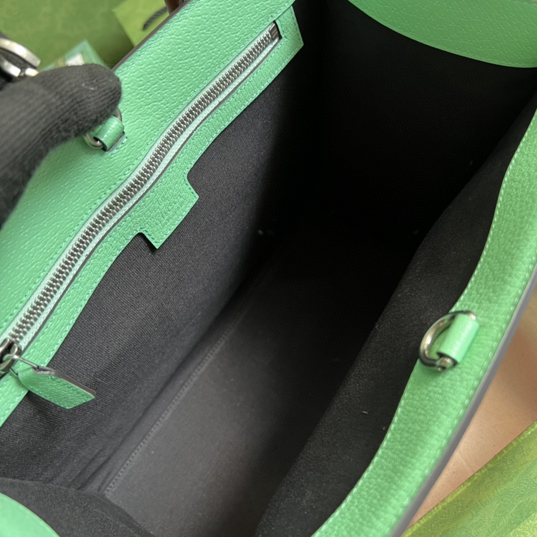 G*u*i small tote