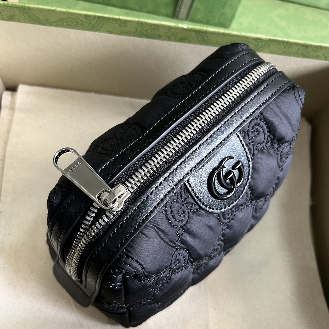 G*u*i gg matelassé beauty case