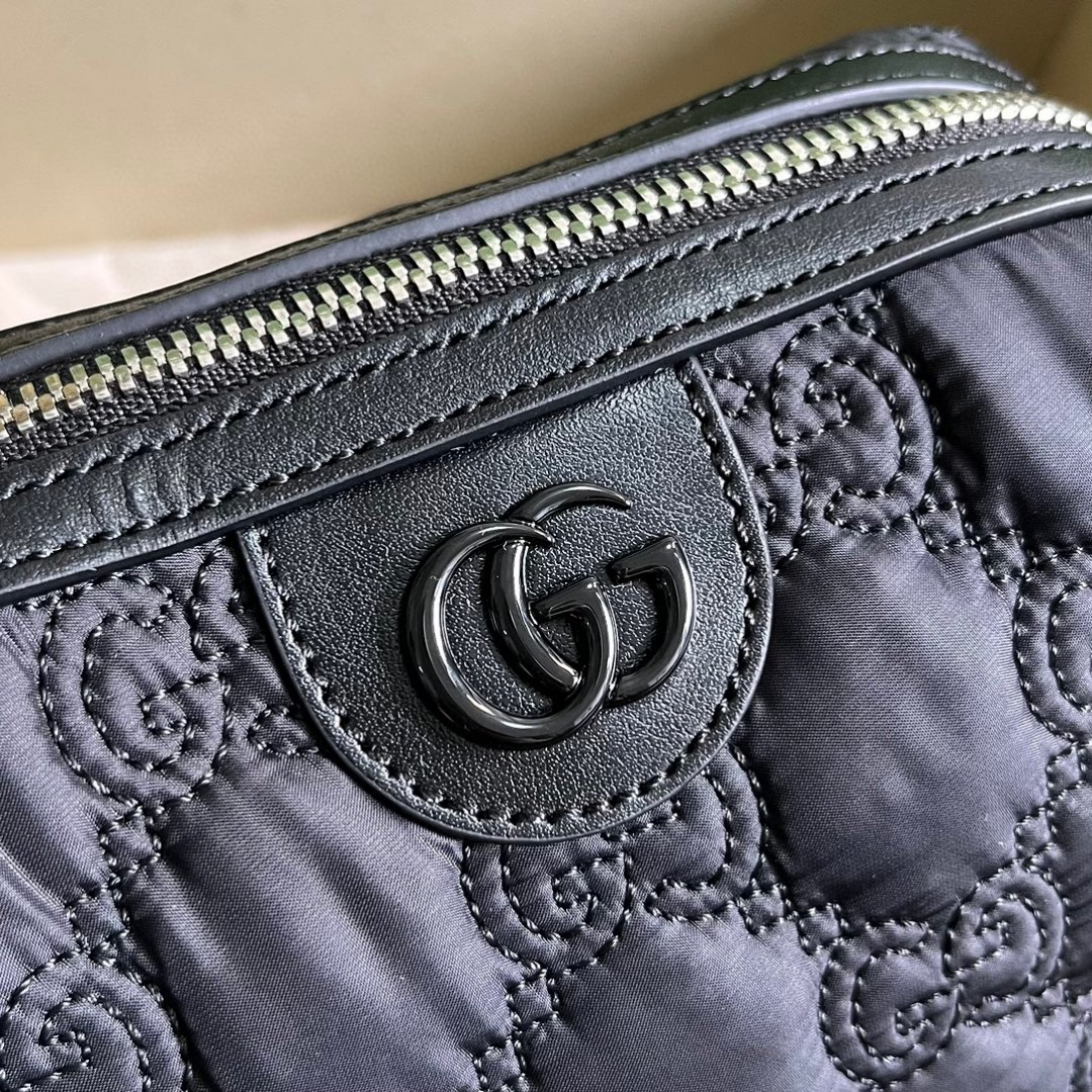 G*u*i gg matelassé beauty case