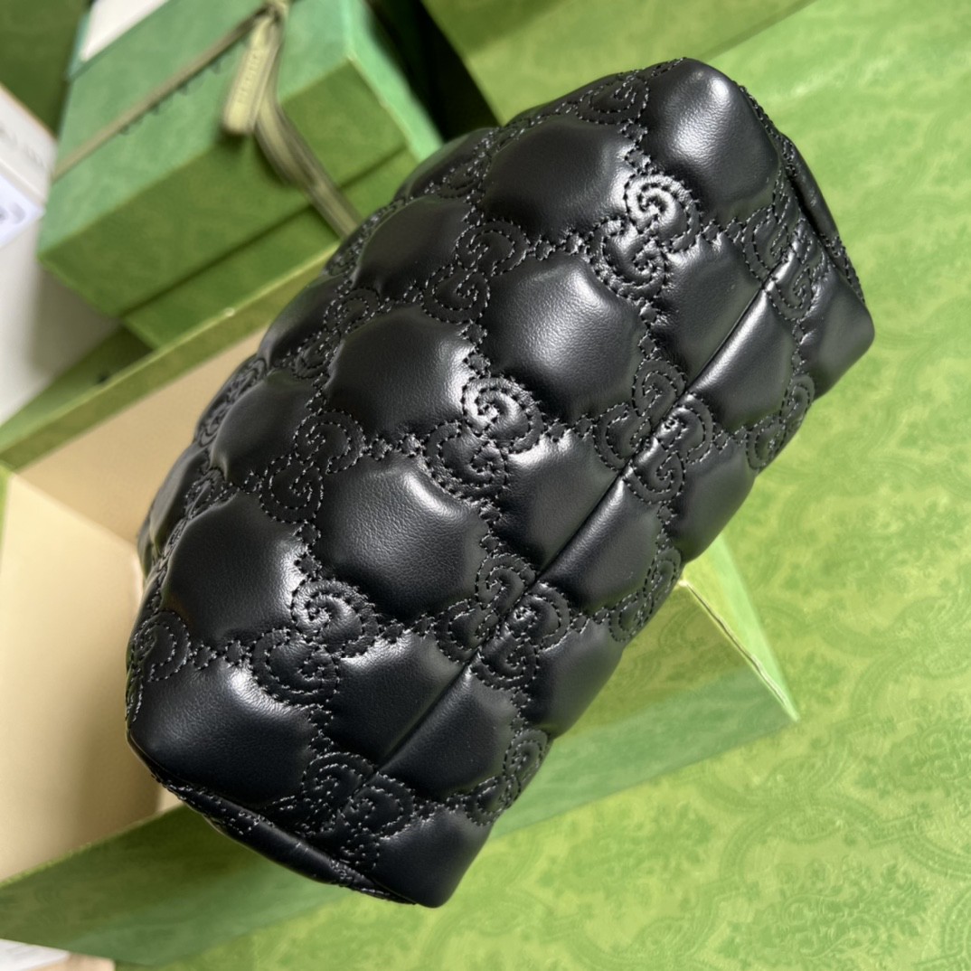 G*u*i gg matelassé beauty case