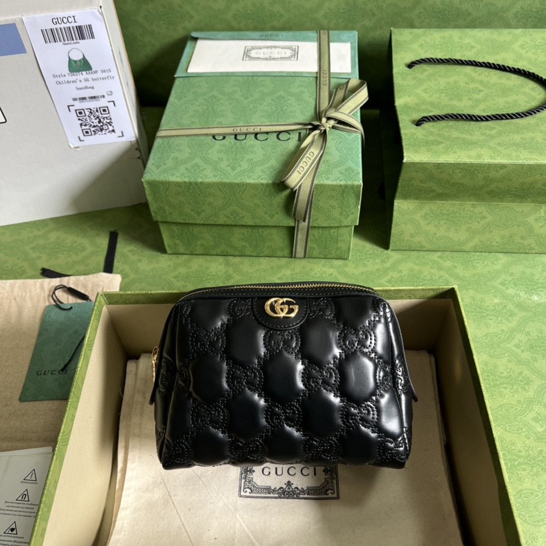 G*u*i gg matelassé beauty case