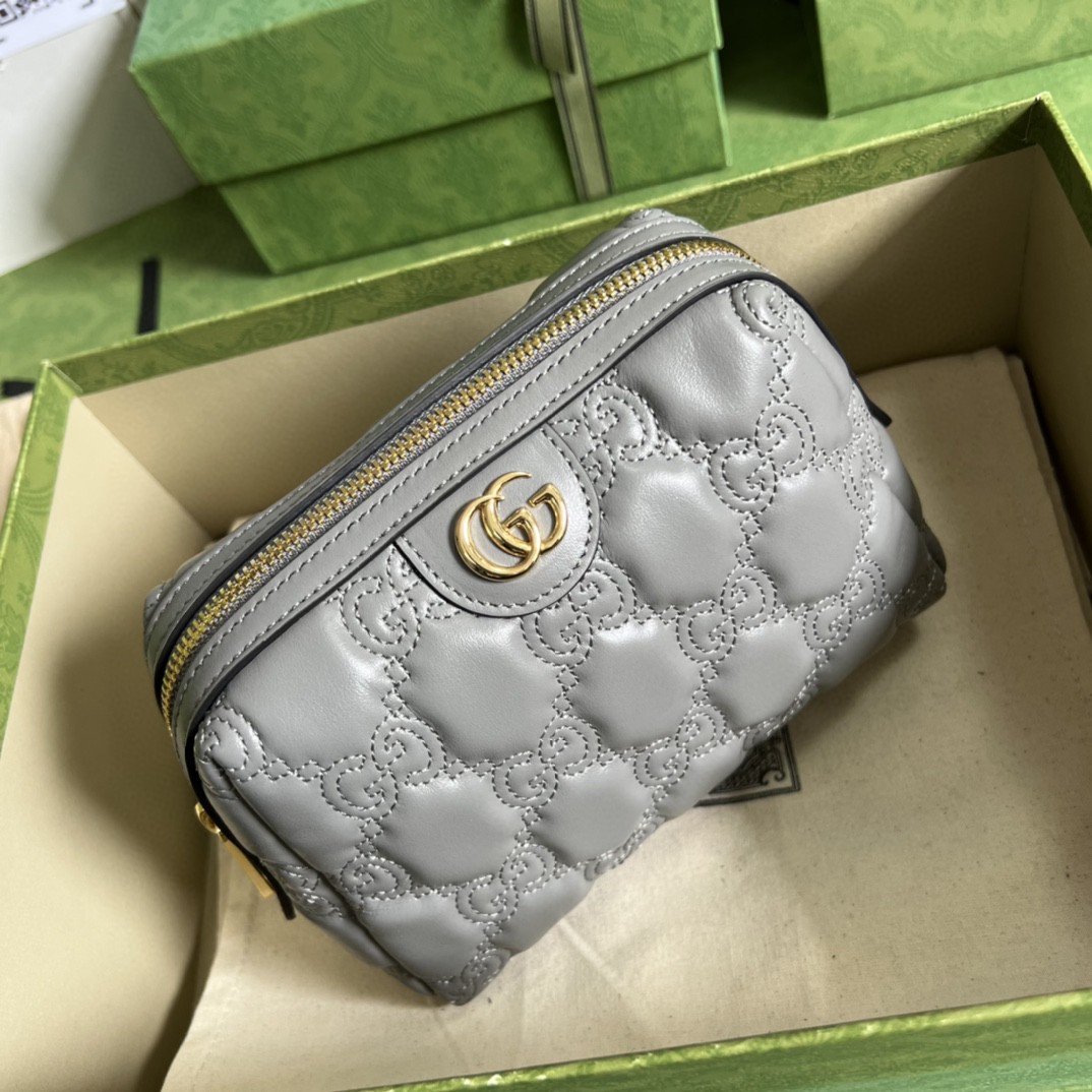 G*u*i gg matelassé beauty case