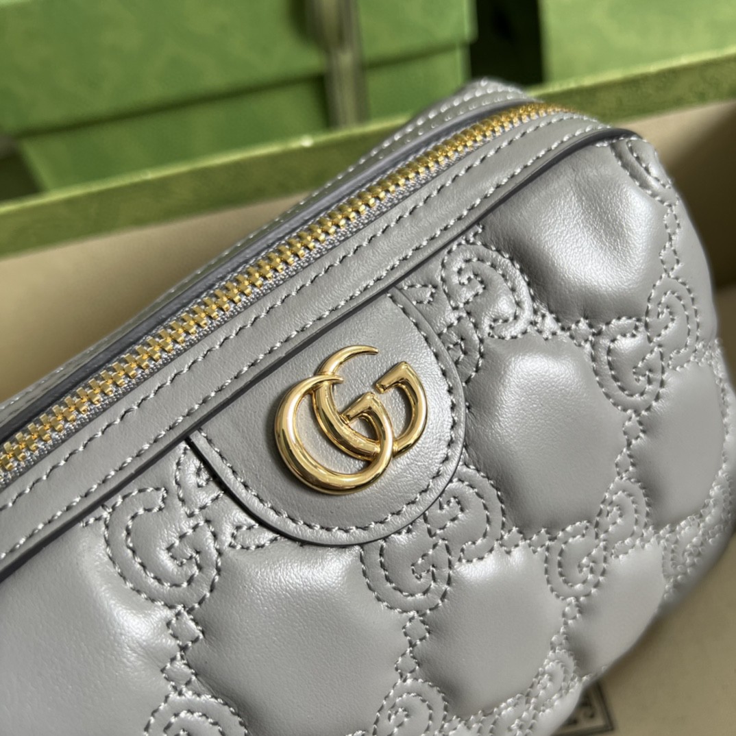 G*u*i gg matelassé beauty case