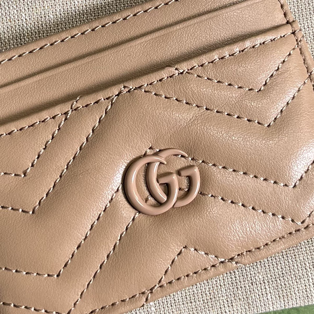 G*u*i card holder