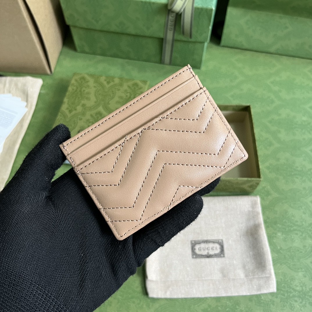G*u*i card holder