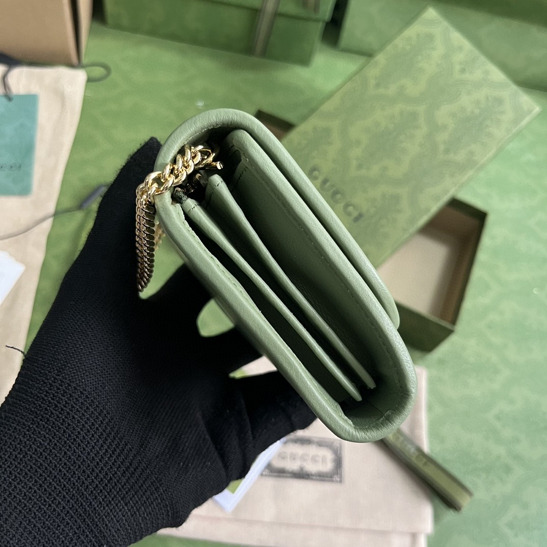 G*u*i blondie medium chain wallet