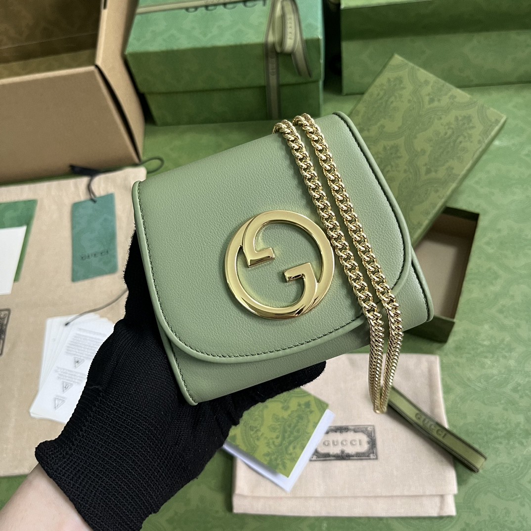 G*u*i blondie medium chain wallet