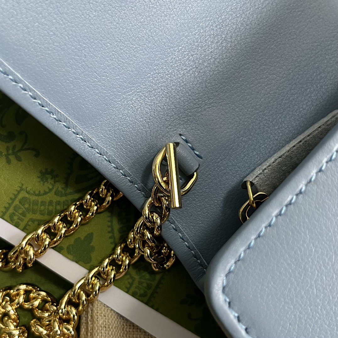 G*u*i blondie medium chain wallet