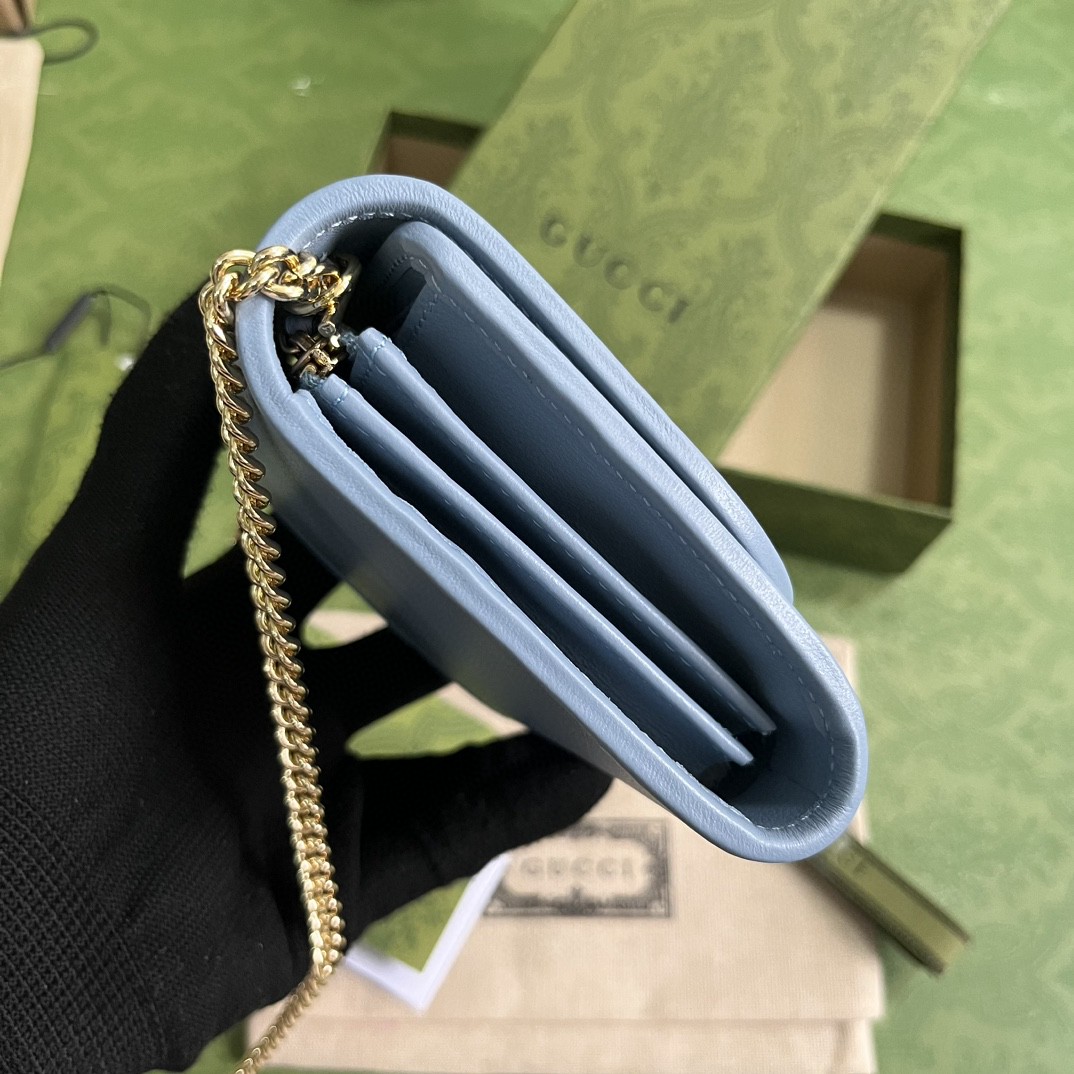 G*u*i blondie medium chain wallet