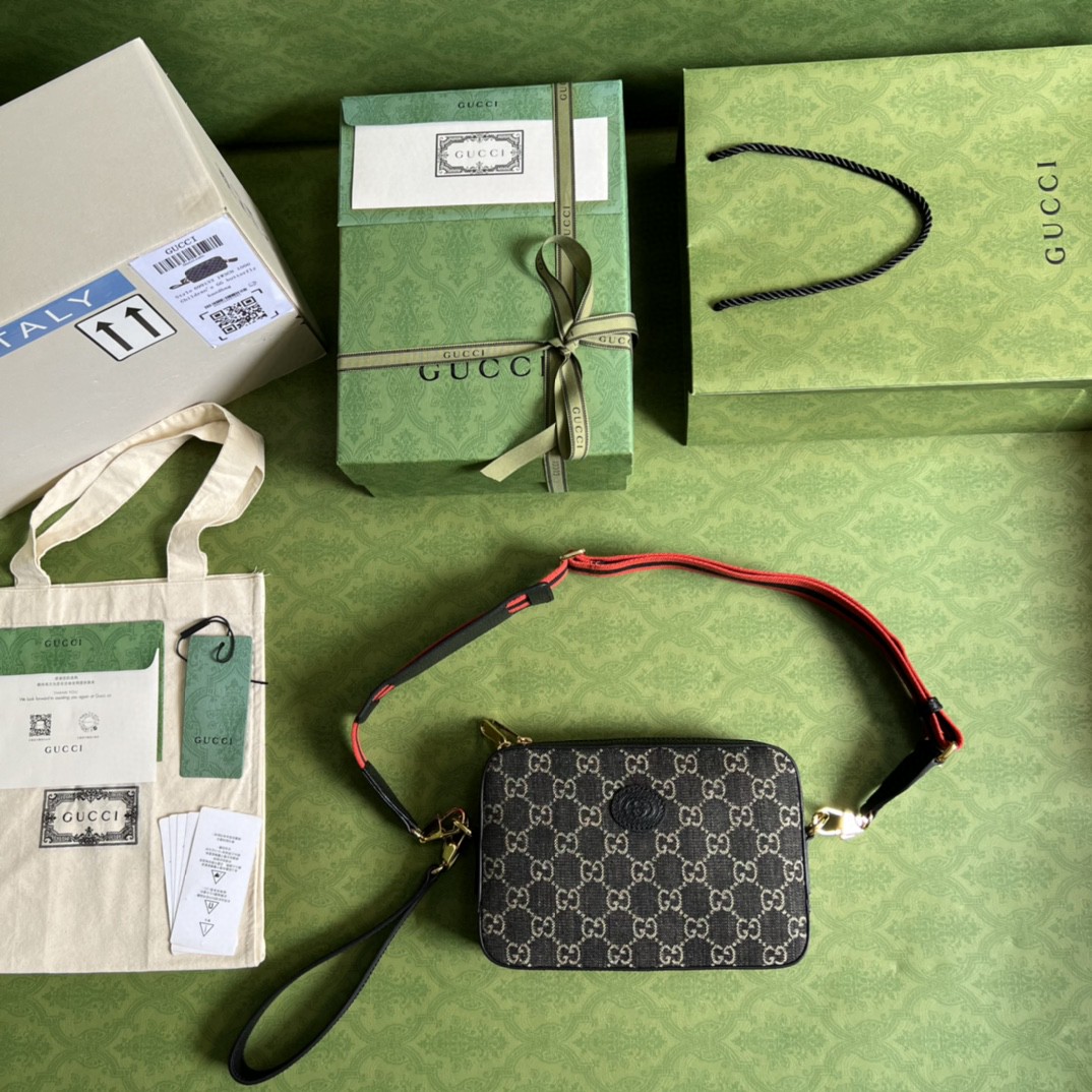 G*u*i camera bag