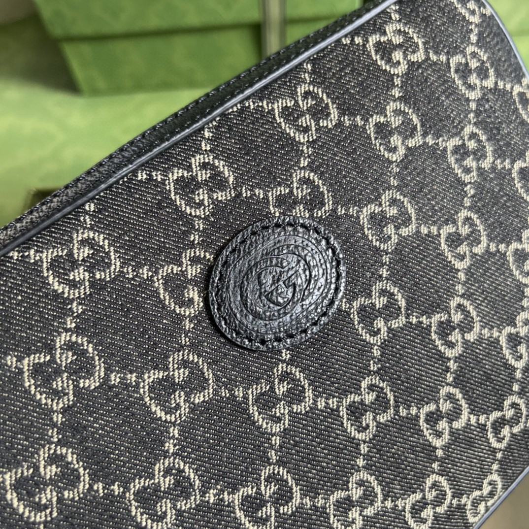 G*u*i camera bag