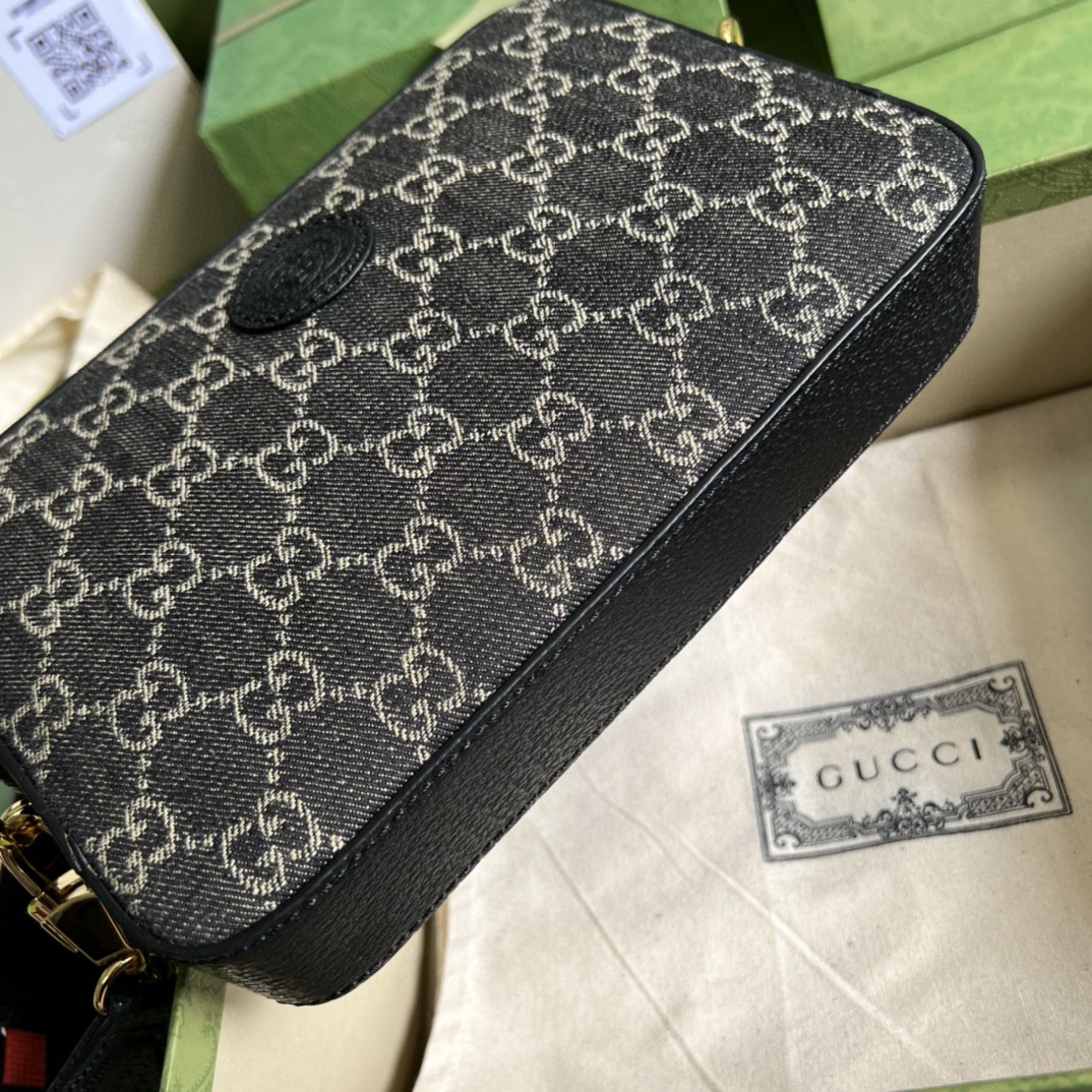 G*u*i camera bag