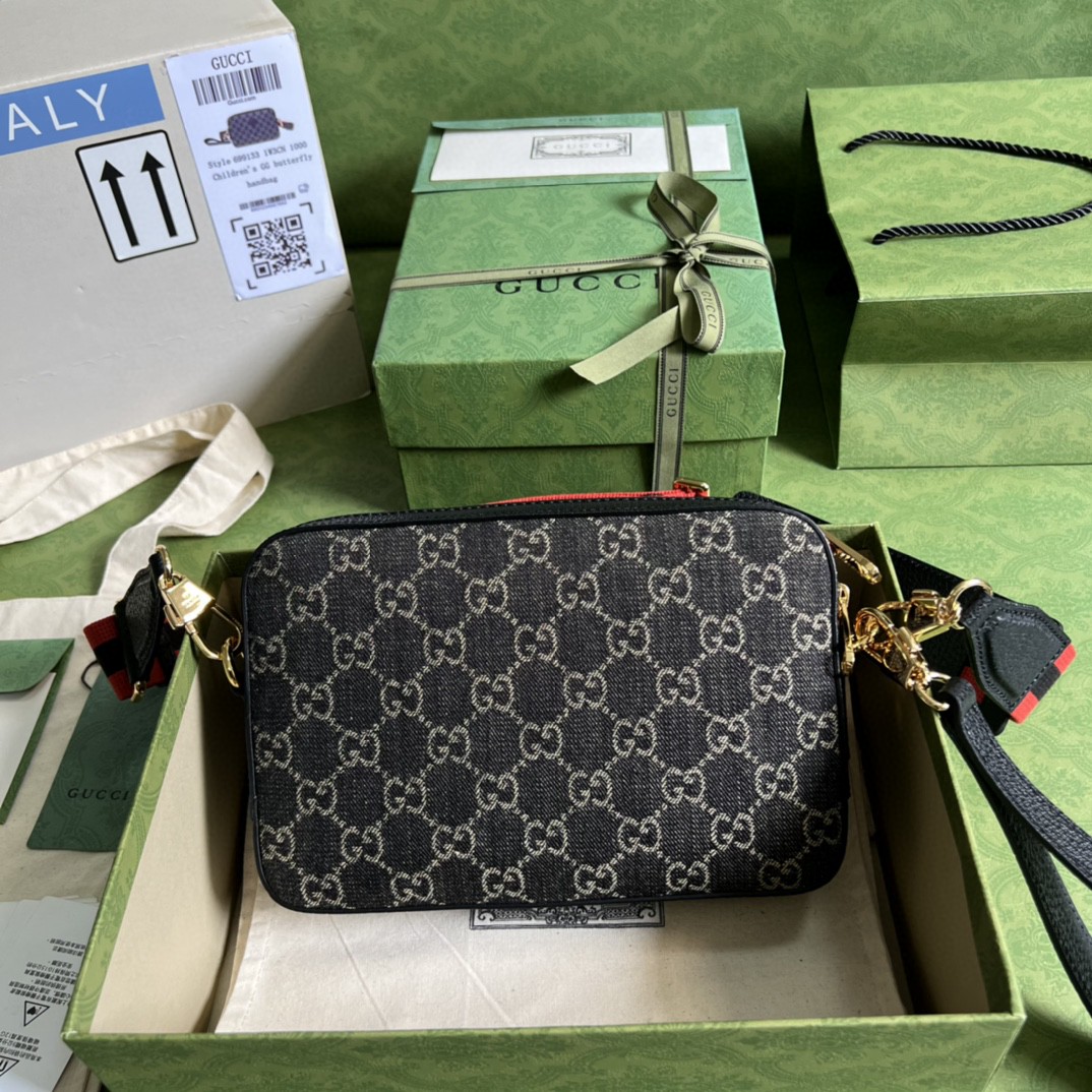 G*u*i camera bag
