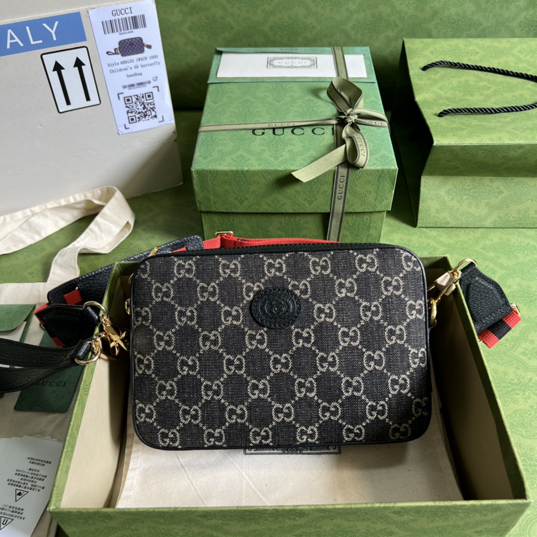 G*u*i camera bag