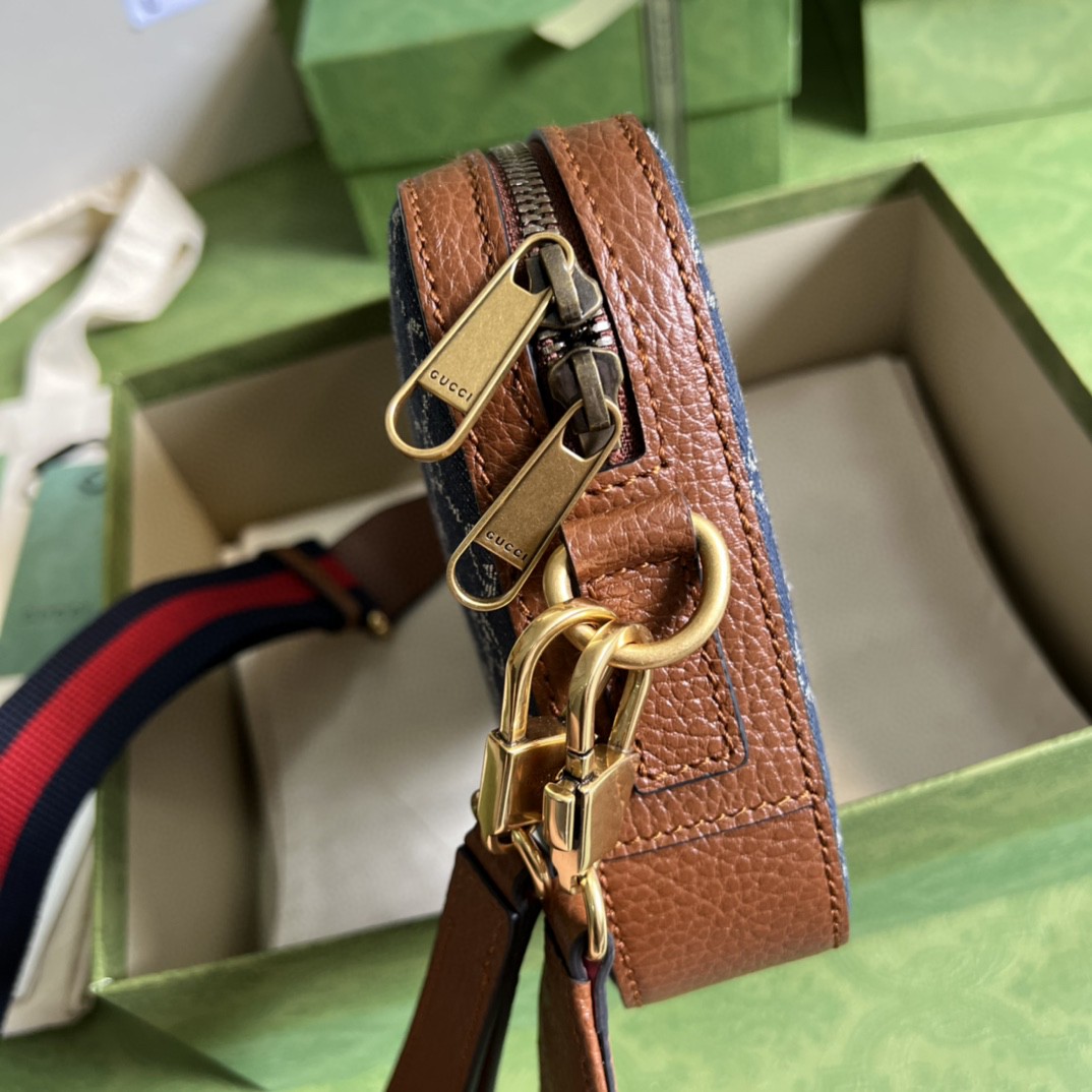 G*u*i camera bag