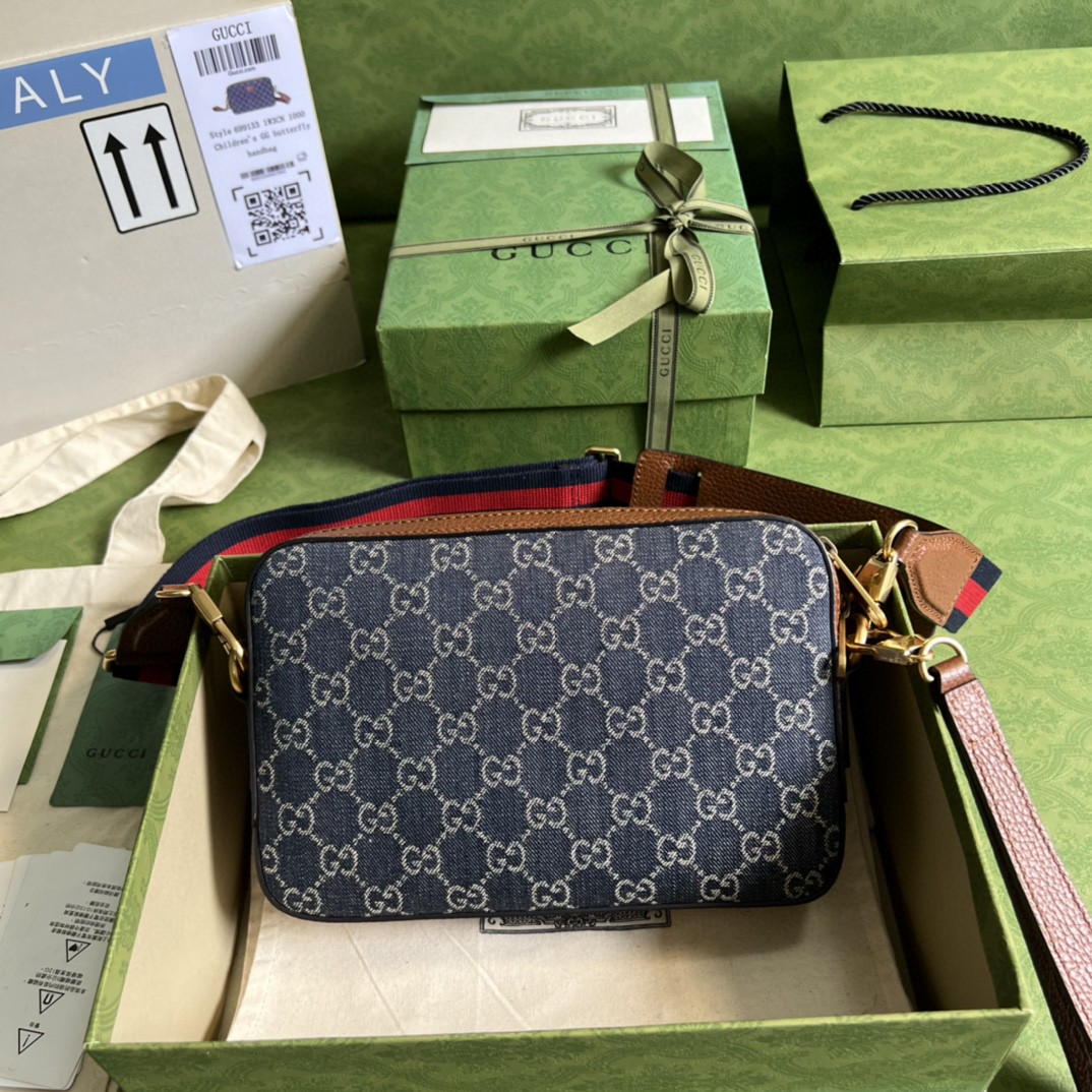 G*u*i camera bag