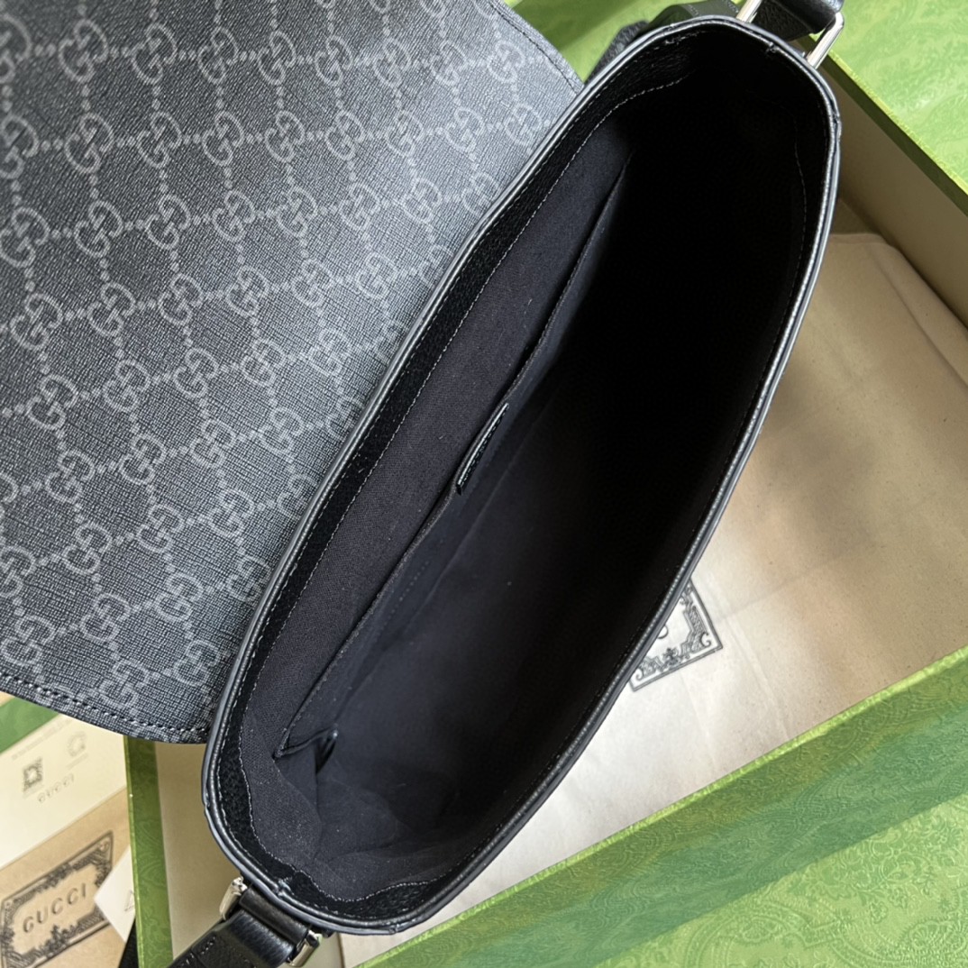 G*u*i gg messenger bag