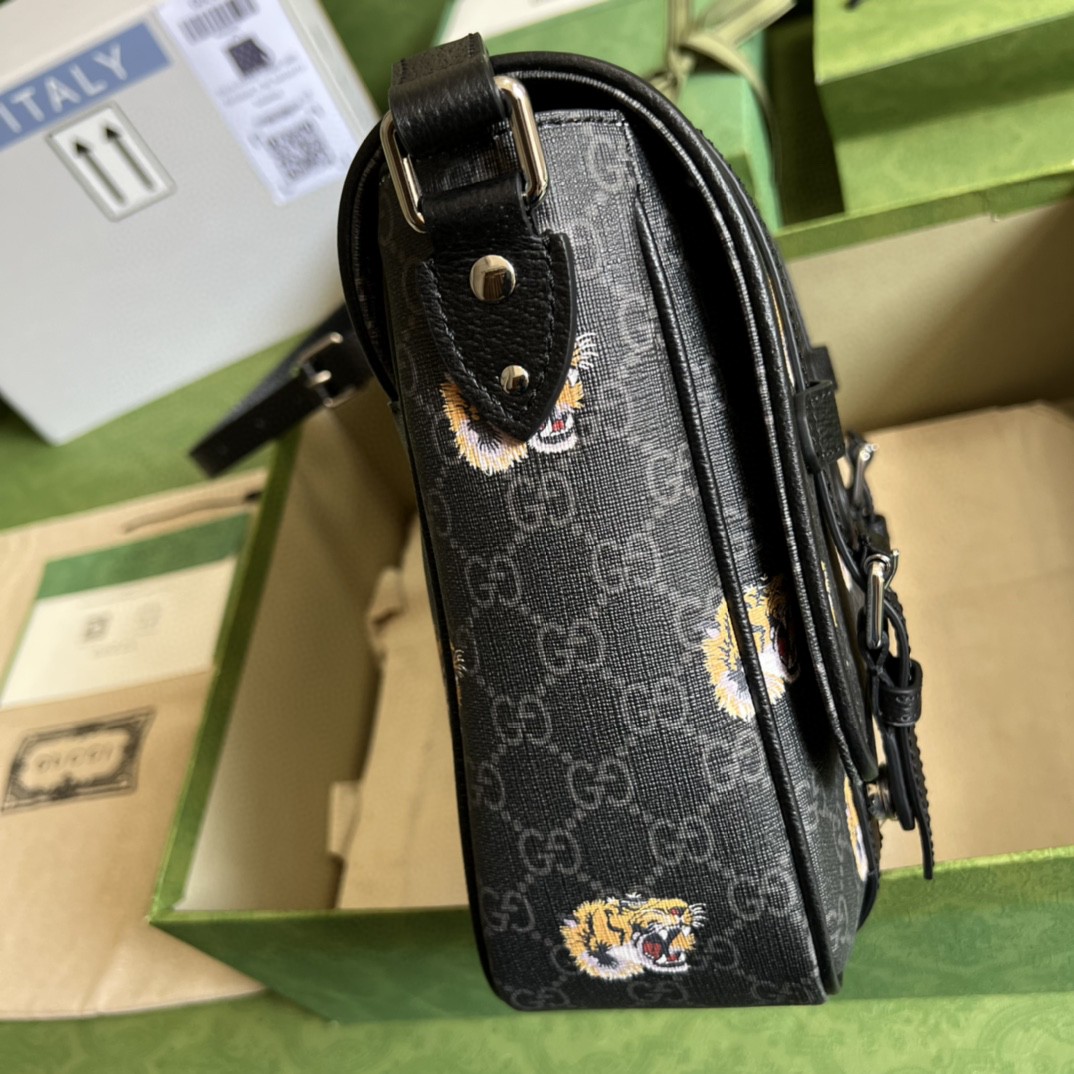 G*u*i gg messenger bag