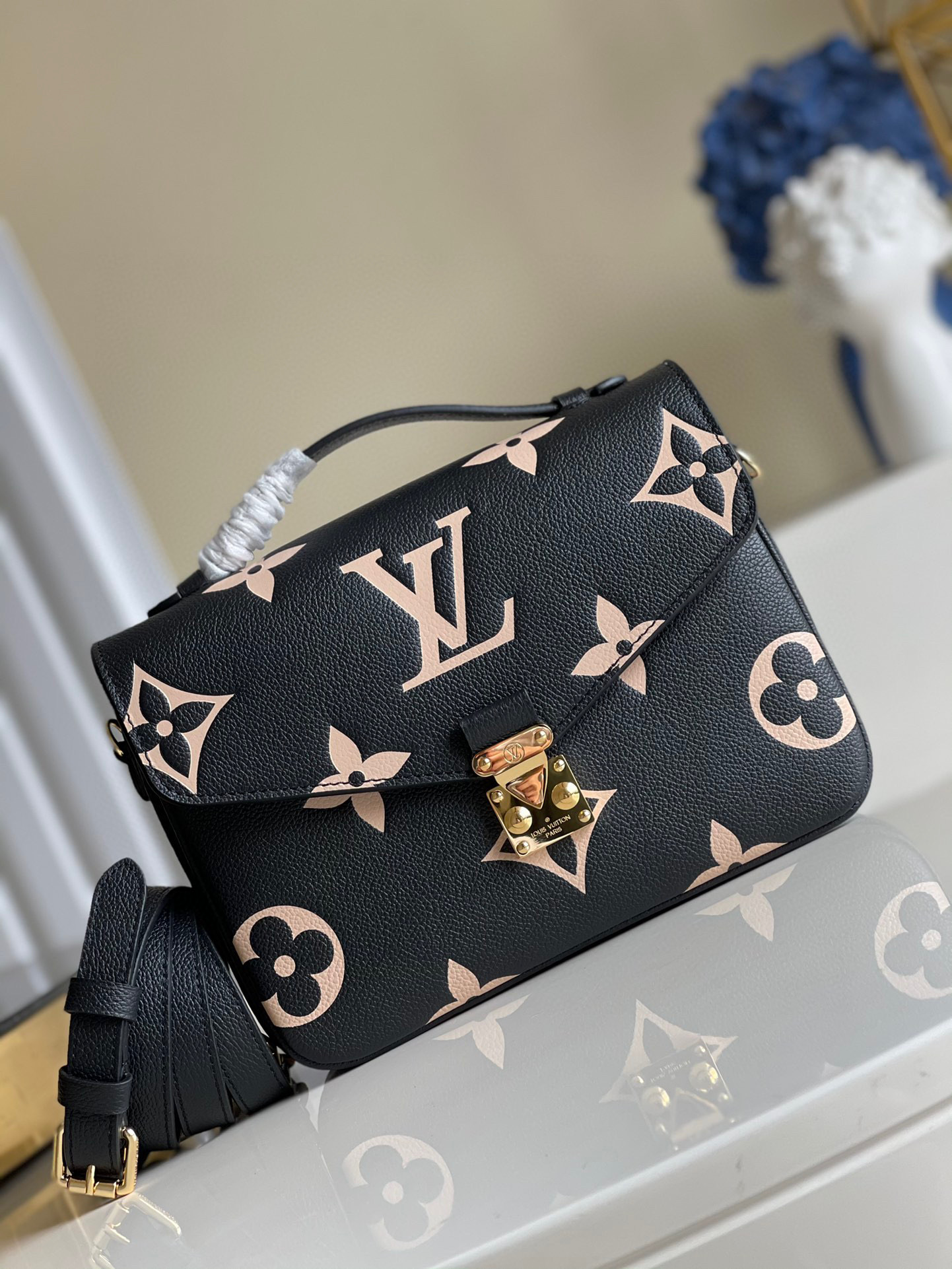 l**is V*t*n pochette metis