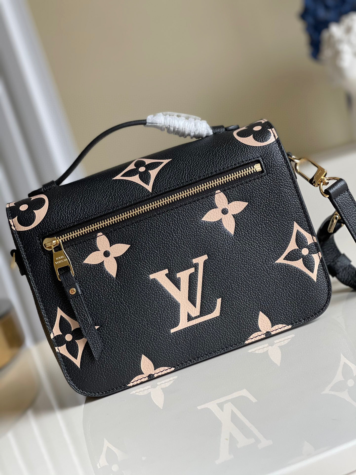 l**is V*t*n pochette metis
