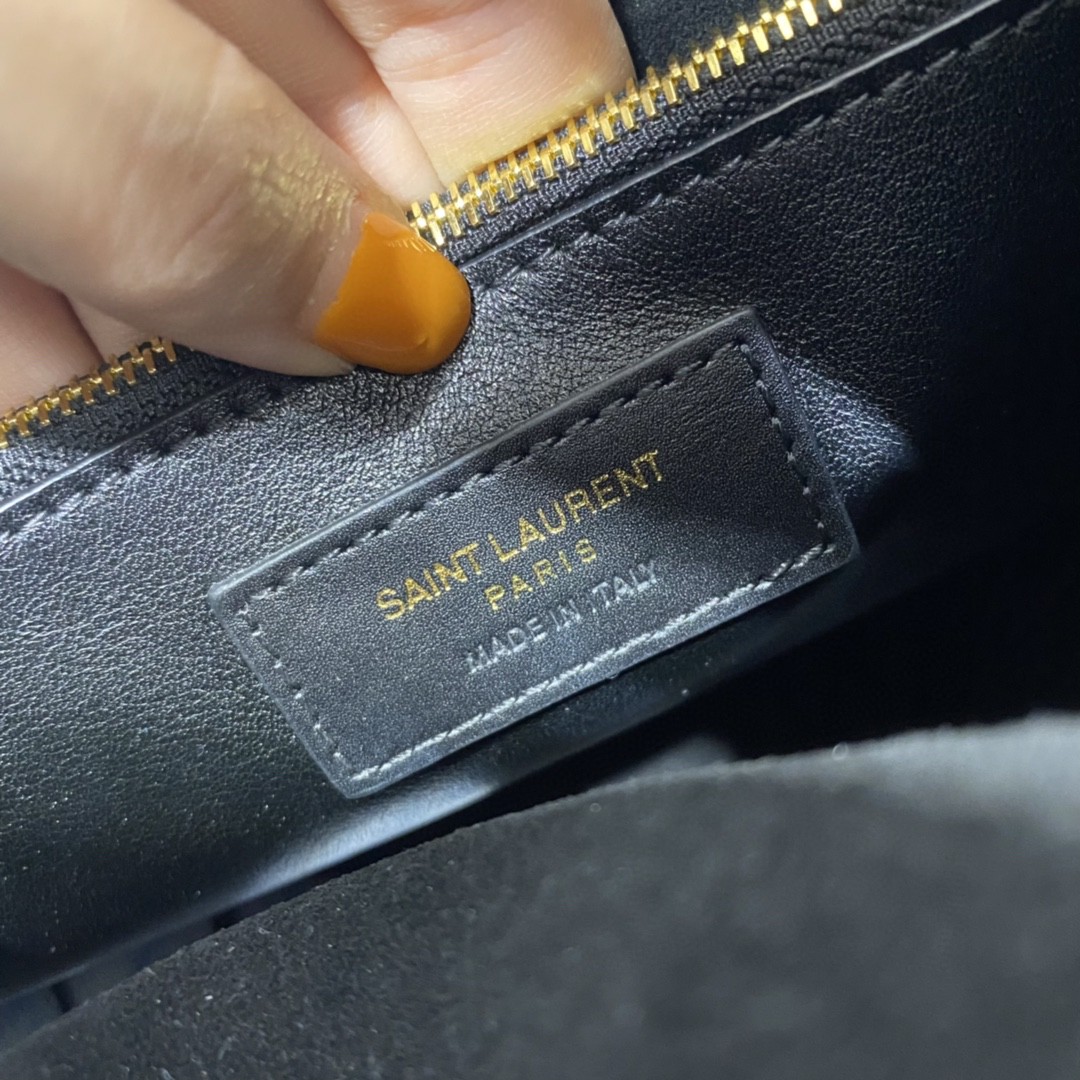 YSL LE5À7 SOFT SMALL Hobo Bag