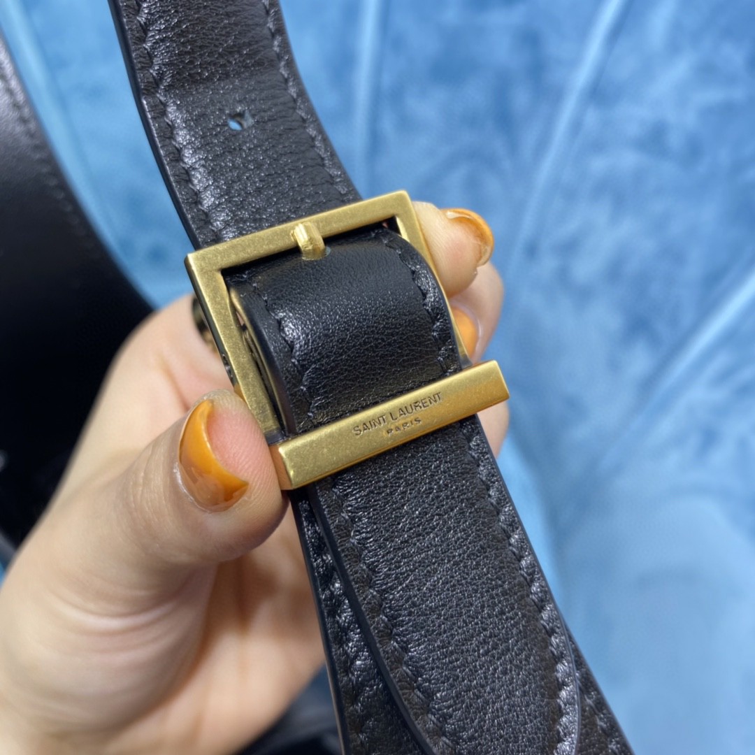 YSL LE5À7 SOFT SMALL Hobo Bag