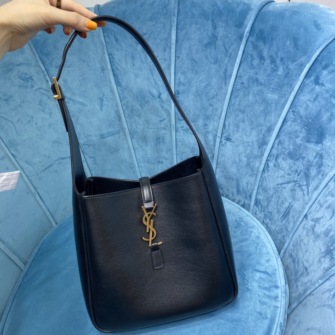 YSL LE5À7 SOFT SMALL Hobo Bag