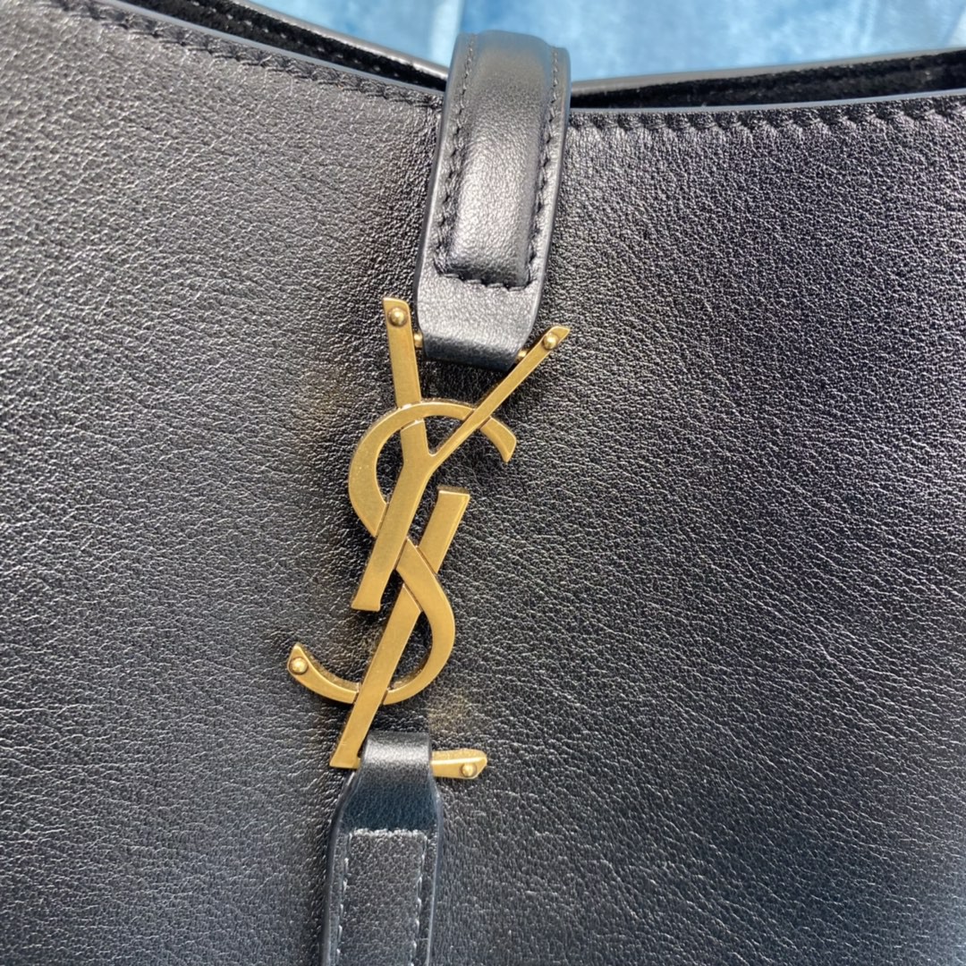 YSL LE5À7 SOFT SMALL Hobo Bag