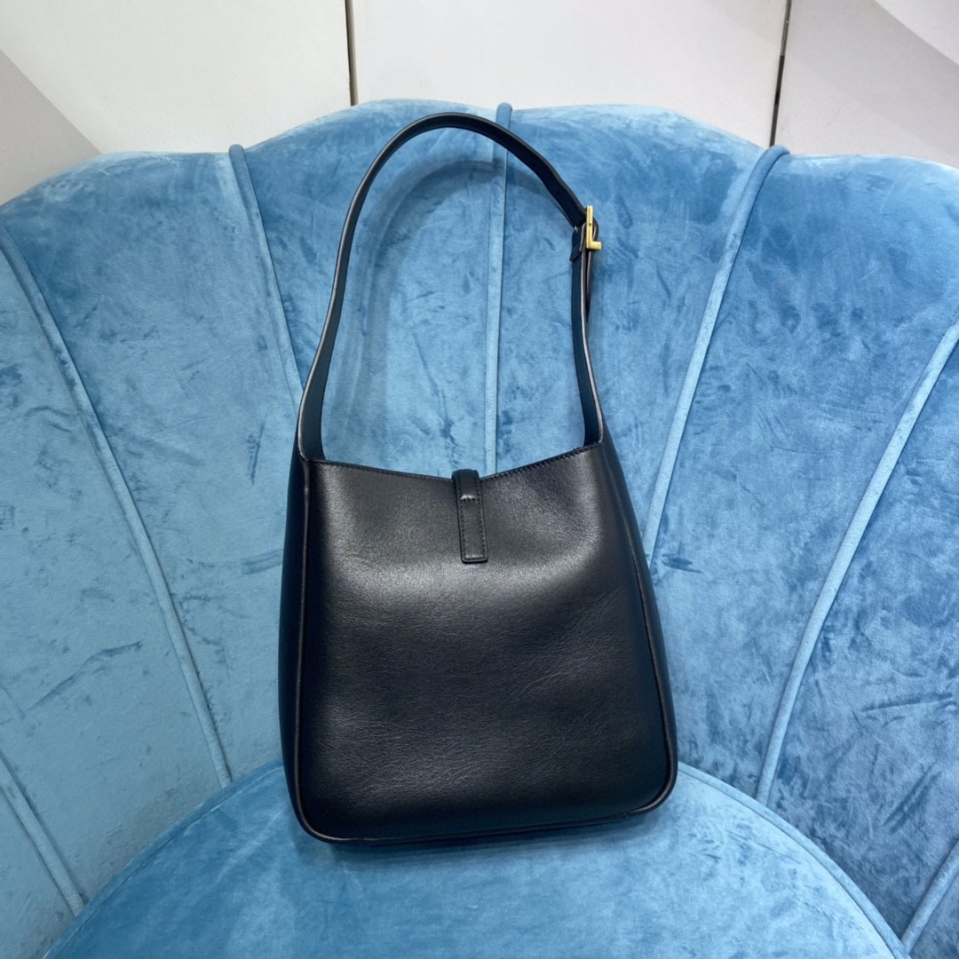 YSL LE5À7 SOFT SMALL Hobo Bag
